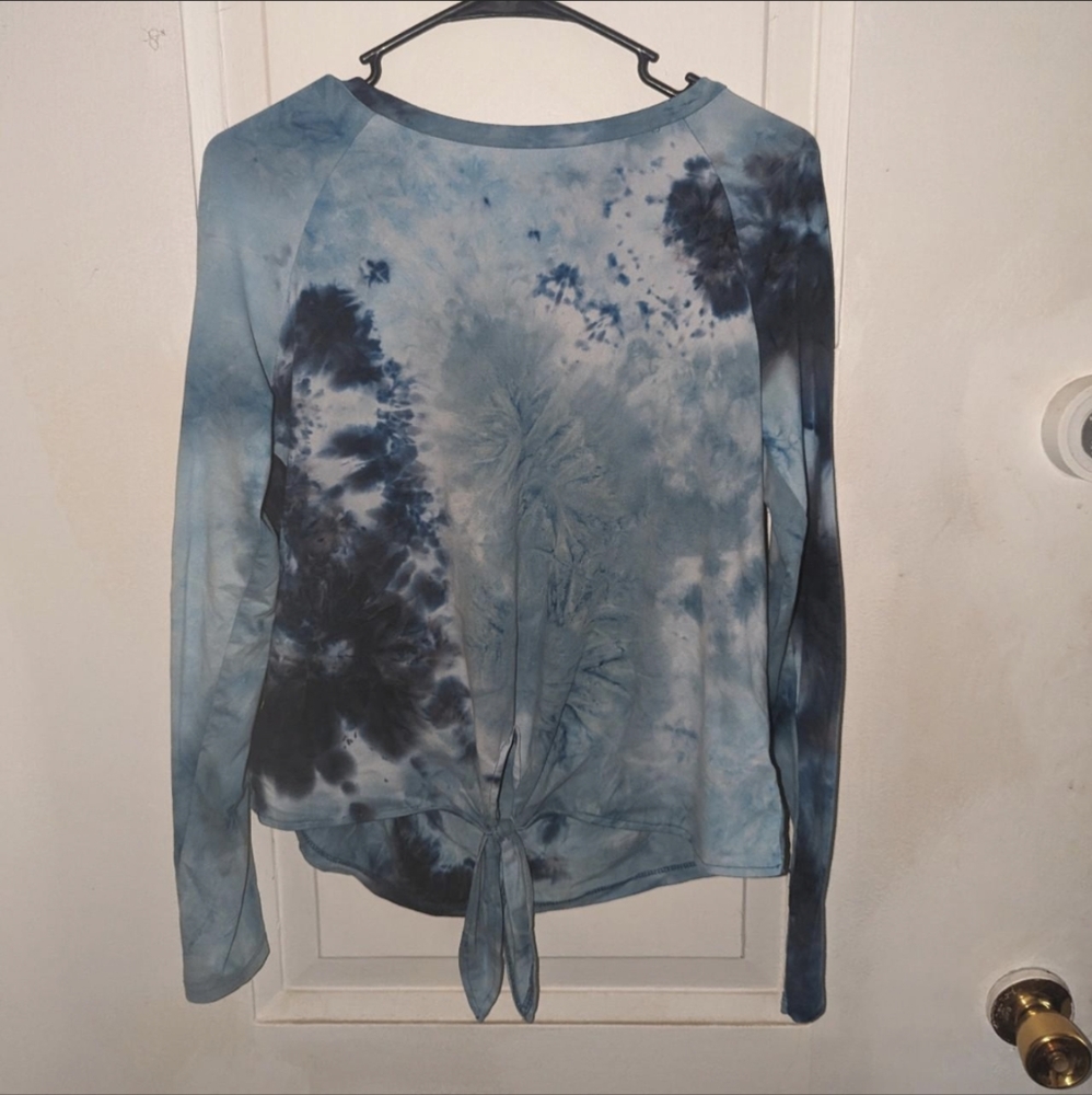 Blue tie dye workout shirt